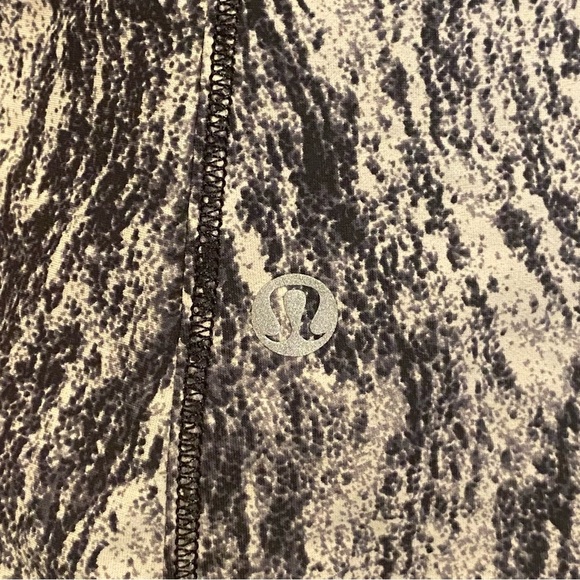 Lululemon Runbeam Hoodie black white long sleeve top Running Texture Twist 4/6 - Picture 9 of 11